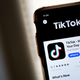 Illustration for article titled Trump's WeChat and TikTok App Store Bans Are a Cybersecurity Nightmare